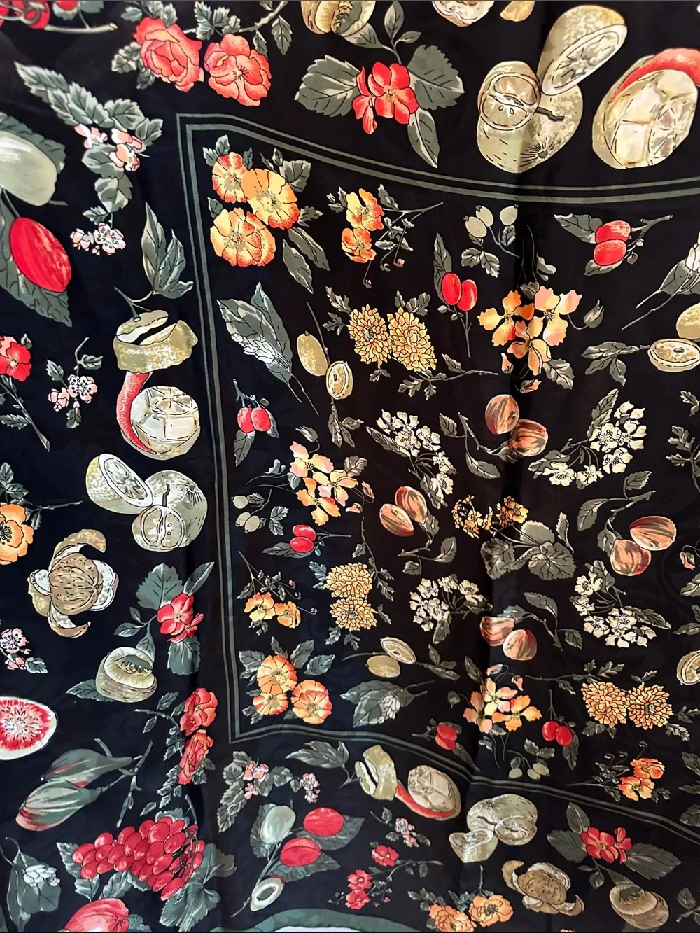 ITALIAN SILK SCARF WUTH HABD ROLLED EDGES